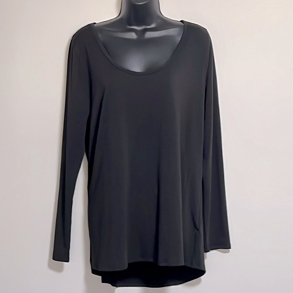 🌻3/$15 Lularoe Black Tunic. Size large.